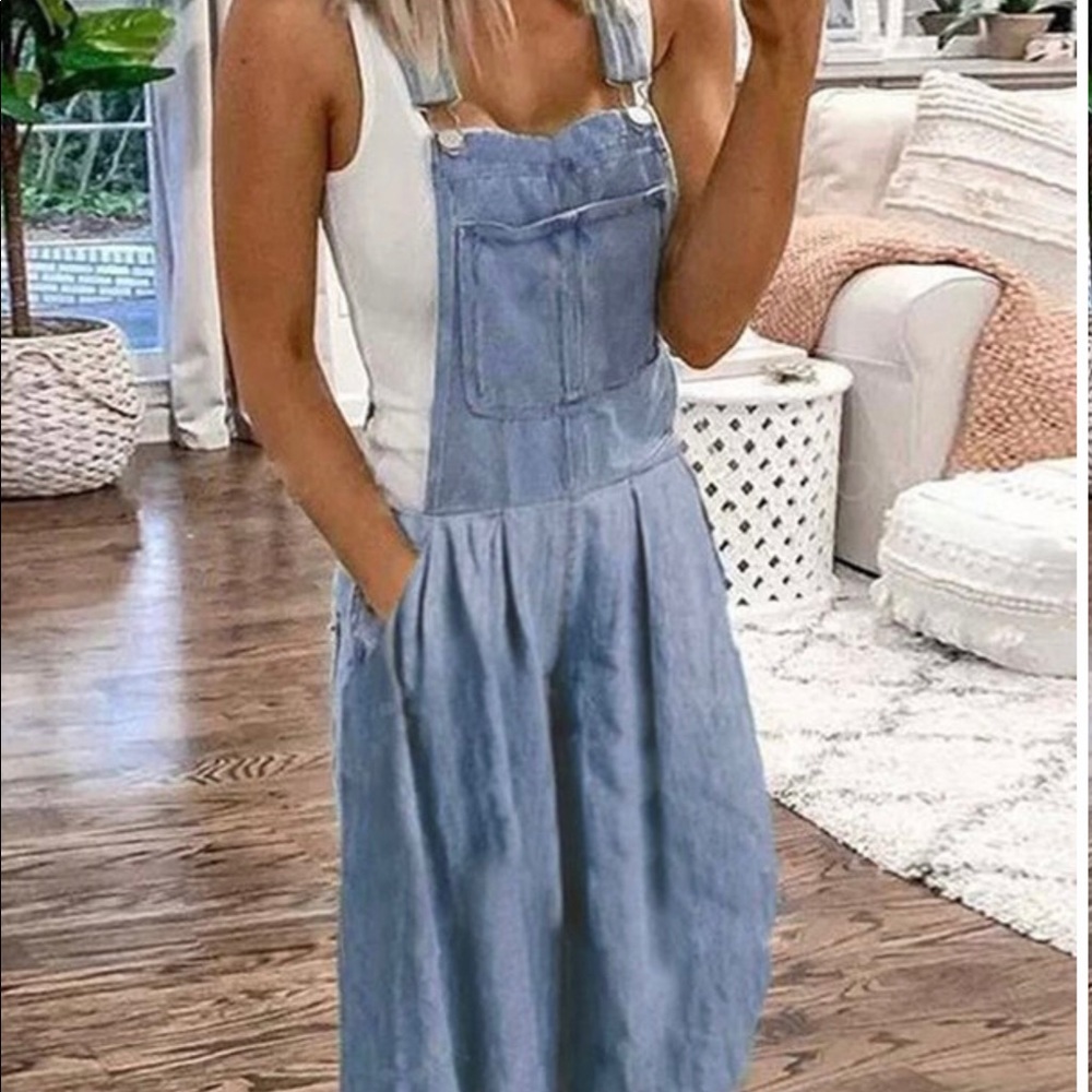 Light weight overall jumpsuit